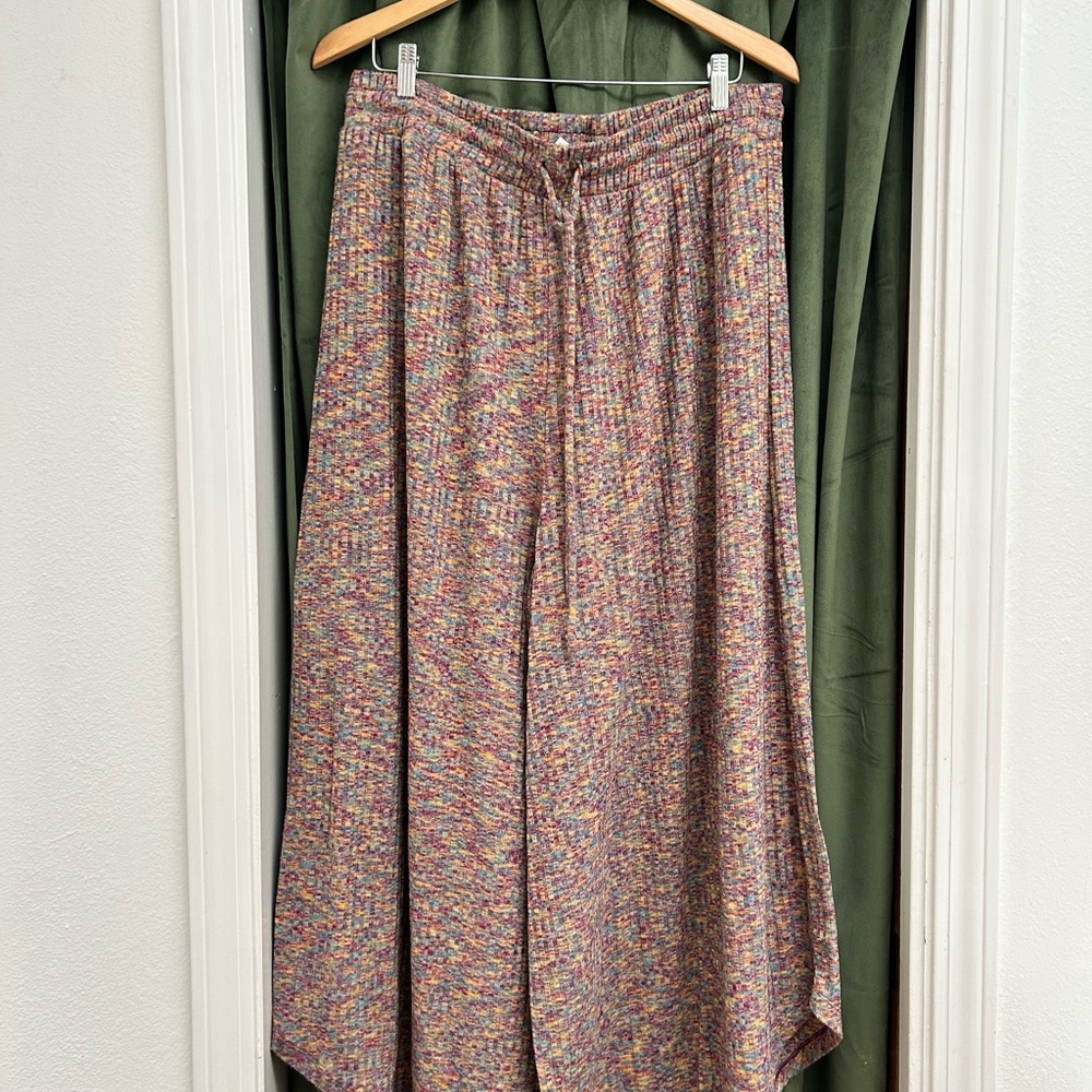 Daily Practice fit. Super soft and cozy. - Picture 10 of 13